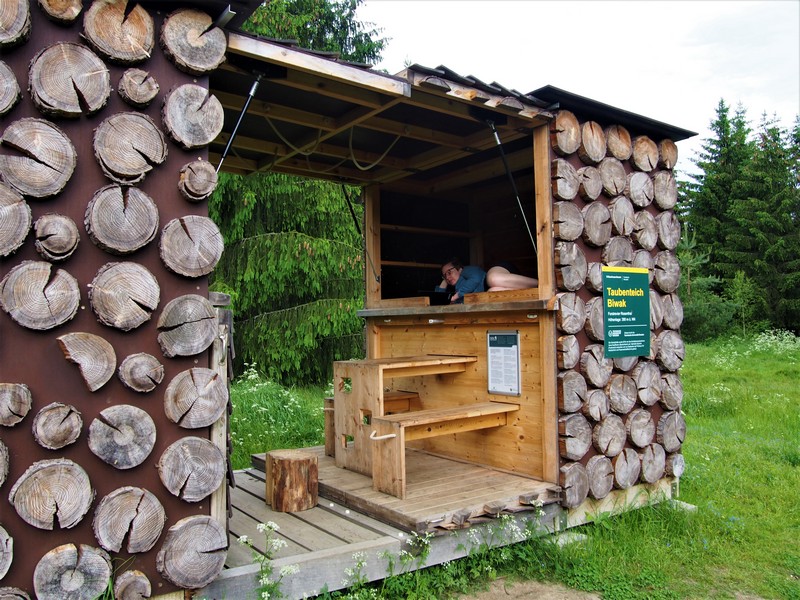 Biwakhütte am Taubenteich auf dem Forststeig - nachhaltige Unterkünfte