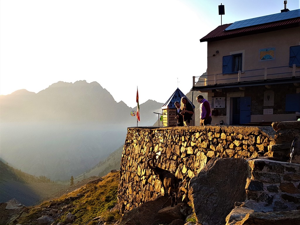 Hütte Morelli-Buzzi im Sonnenuntergang