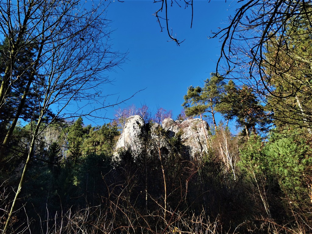 Blick auf die Apolena-Felsen kurz vor der Burg Trosky