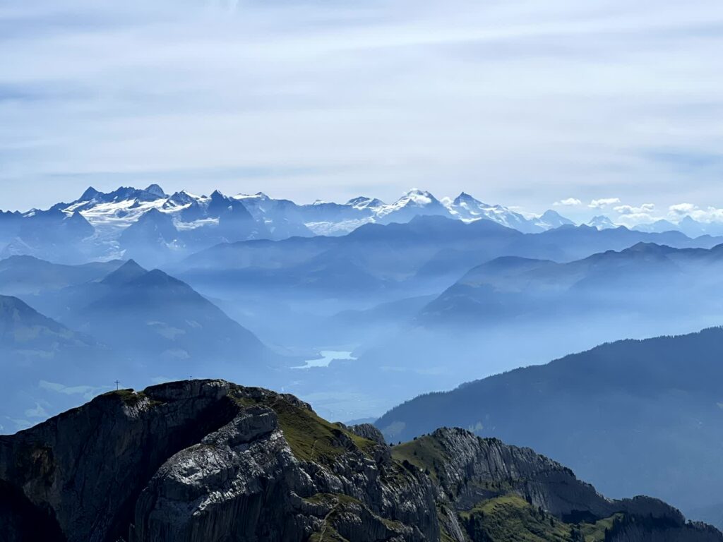 Wahnsinnsblick ins Berner Oberland auf dem Tell-Trail