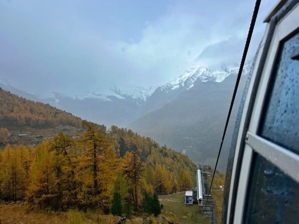 Gondelfahrt zum Herbstwandern im Saastal